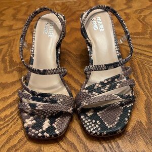 NWOT Women’s Snake-Print Strappy Sandal - Brown Bleeker & Bond size 7 kitten hee